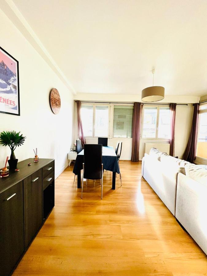 Le Voltaire -2 Chambres- 70M2- Hypercentre-Parking-Wifi Fibre- Nouvelle Literie Тарб Экстерьер фото