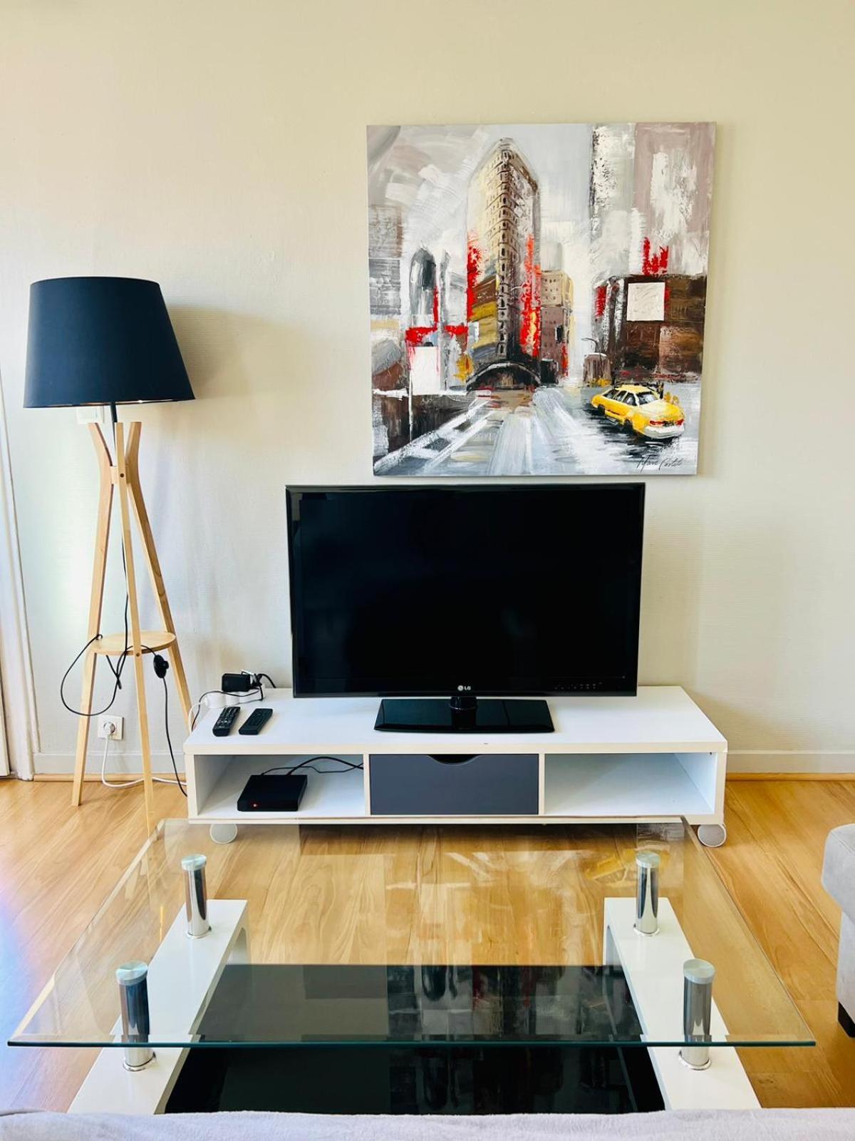 Le Voltaire -2 Chambres- 70M2- Hypercentre-Parking-Wifi Fibre- Nouvelle Literie Тарб Экстерьер фото